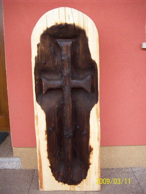 Hotový kříž